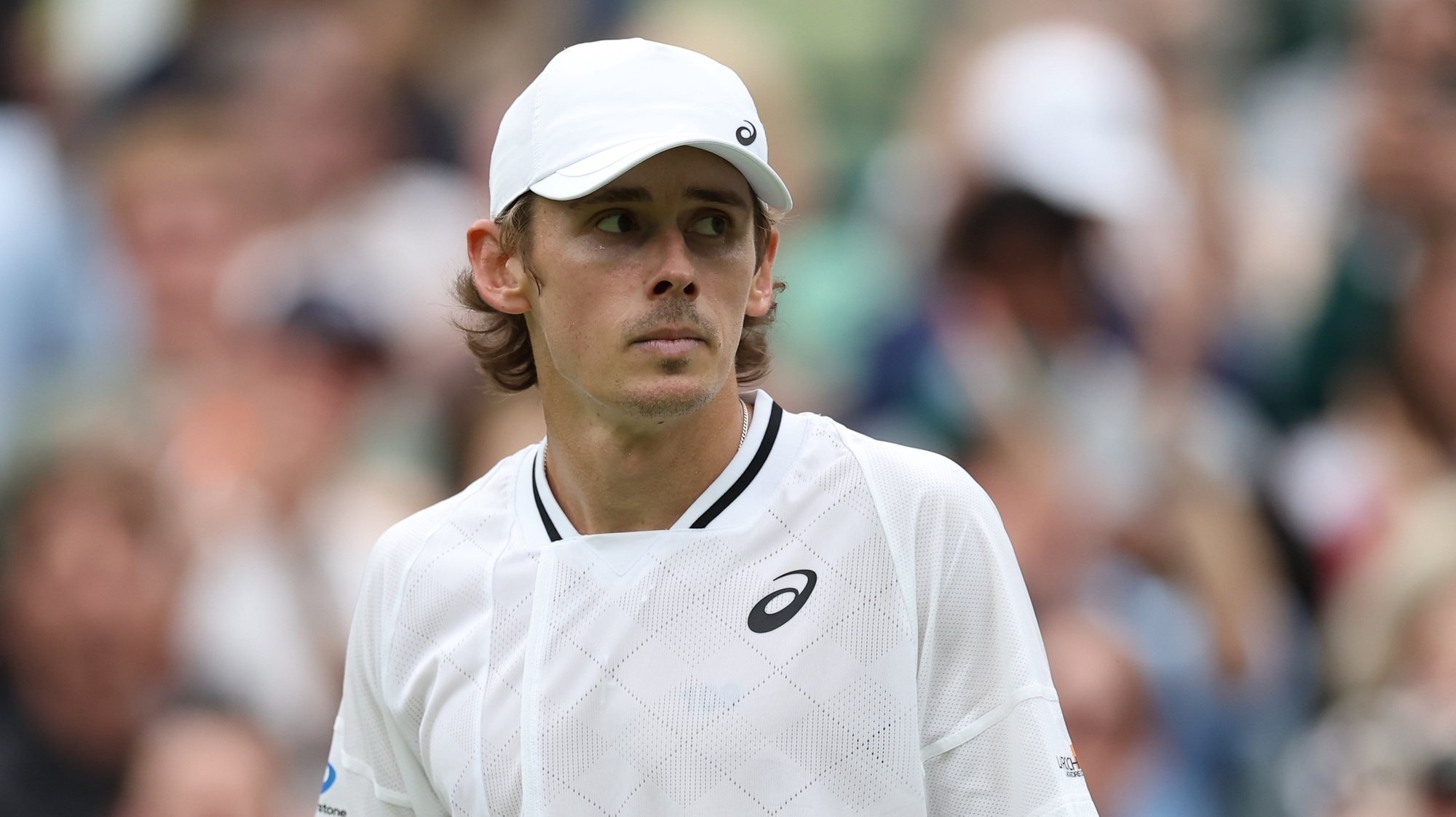 Alex de Minaur Se Retira de Wimbledon Devido a Lesão no Quadril: Djokovic Avança para as Semifinais